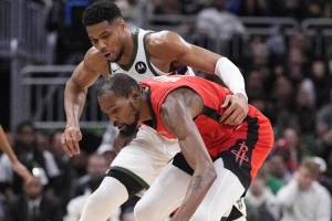 字母哥：梅罗如乔詹都是GOAT但我倾向C罗 若我是KD则会选梅西