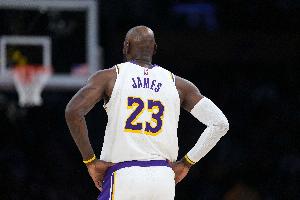 A·史密斯：封詹姆斯为GOAT吧 没人能这么长时间保持如此高的水平