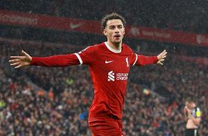 英媒：琼斯认真考虑结束利物浦生涯，热刺若保级有意引进他