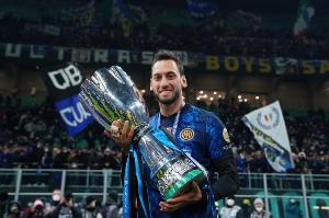 罗马诺：国米与恰尔汗奥卢下赛季将继续合作，双方稍后谈续约