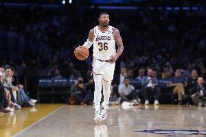 肯纳德：斯玛特为我们奠定基调 他防守本就出色进攻也渐入佳境