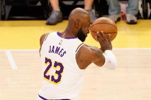 里奇·保罗：詹姆斯还能再打5年&征战28个赛季 大家别催他退役