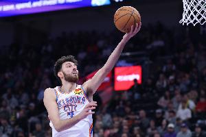 护筐出色！切特12中7高效得19分8板4盖帽 第三节独得11分