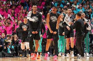 凯尔登·约翰逊：为拿到最佳第六人感到很开心 这份荣誉属于全队