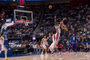 抬腿了！贝恩后仰跳投踢到奥萨尔被吹进攻犯规