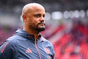 体图：拜仁小将晚归在开会时睡着，孔帕尼未公开批评而是私下处理