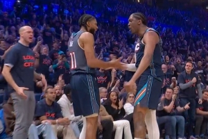 乾坤大挪移！杰伦威反击一条龙 滞空拉杆躲闪防守高难度打成2+1