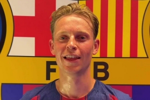 德容赛后寄语球迷：很荣幸成为巴萨队史出场最多的荷兰球员