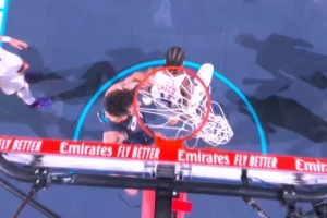 拦不住了！切特三分&强突2+1&空接暴扣 连得8分扩大领先！