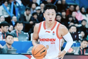 进攻犀利！贺希宁首节6中4高效拿下10分1篮板 正负值+19