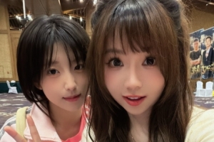 赤小兔晒户外合照：刀区的这个团播真的强度和压力都好大啊！