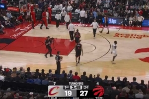 梦游！施罗德登场后发球5秒&踩线 连续出现失误