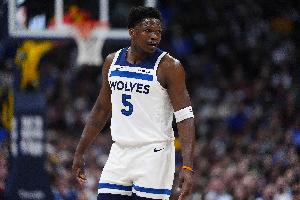 球队基本盘！爱德华兹半场10中4得11分4板3助 正负值+14