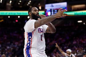 翻江倒海！德拉蒙德拉下接球 垂直上升双手暴扣