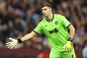 大马丁为英超单一俱乐部出战250场比赛，南美门将第三人