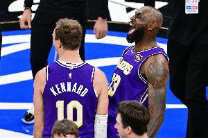 配合太流畅！湖人首节14次助攻打进14球 单节狂轰39分