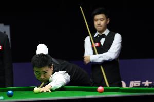 帕洛特：赵心童作为卫冕冠军从猎手变成了猎物，这是完全不同局面