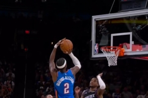 予取予求！亚历山大连续中投得手 12中11已拿到25分