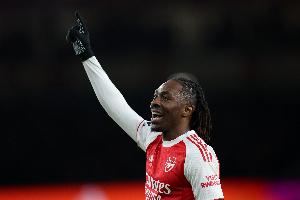 埃泽在近三个赛季的英超比赛中共打进26球，同期进球数与B费持平