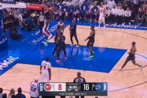 及时调整！杜伦空接重扣 奥萨尔抢断发球上篮得手继续迫近比分