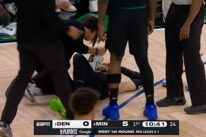 已退赛迪文无对抗蹬地受伤 捂着自己的跟腱部位！