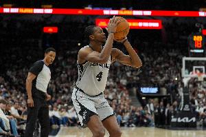 米奇：福克斯大概打出了加盟马刺的最佳一战 比赛节奏收放自如