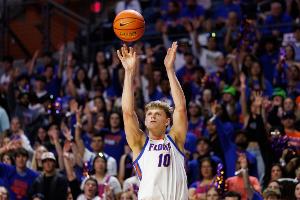 不比进NBA少赚~乐透热门托马斯·霍获超1000万的NIL合同 选择留校