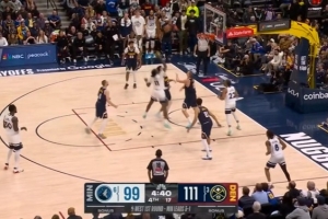 追到10分了！纳兹·里德续上火力 强攻内线抛投再拿2分