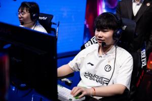 你也该冷静一下？Wei首局潘森全场不放大 次局尴尬拼惩多次被抢龙