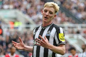 TA：利物浦不太可能再追安东尼·戈登，拜仁领跑球员争夺战