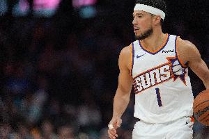 钱得了怕甚事！布克合同还剩4年2.6亿 29-30赛季年薪7550万