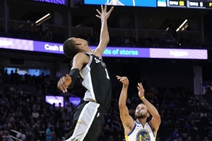 福克斯：联盟大概只有文班和库里拥有这种恐怖的赛场牵制力