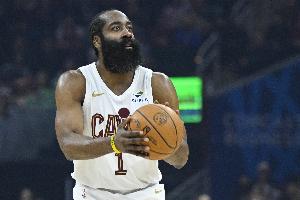 美媒：哈登生涯季后赛共33次单场命中率≤30% 詹库杜总和才30次