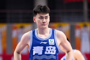 你俩演无间道？半场于米提8中0一分未得 王睿泽8中0靠罚球拿5分