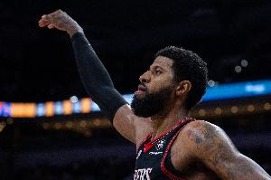 外线没开！首节凯尔特人三分10投1中 76人三分13中3