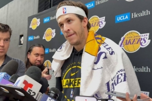 里夫斯：受伤令我非常沮丧 但团队信心未动摇&给我们争取复出机会