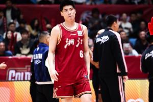 直播吧：程帅澎季后赛受伤提前退赛 现已前往医院对胳膊拍片