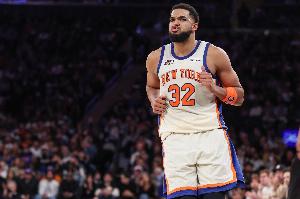 打破顾虑！唐斯暴打老鹰内线 半场高效砍下14分8板4助2帽！