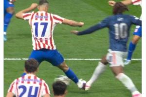 埃泽点球被取消，枪手名宿赖特发文怒批：换主队就拿到点球了