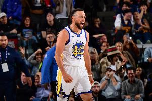 3年前的今天：库里G7爆砍50分淘汰国王 NBA历史抢七50+第一人