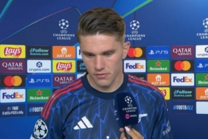 约克雷斯：埃泽禁区内倒地看起来有身体接触，不知为何点球被取消