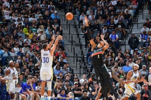 追梦：文班需要这种天赋才能在牵制力上匹敌库里 可见库里的伟大