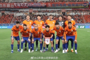 山东泰山4-1上海申花：克雷桑上演帽子戏法，泽卡传射建功
